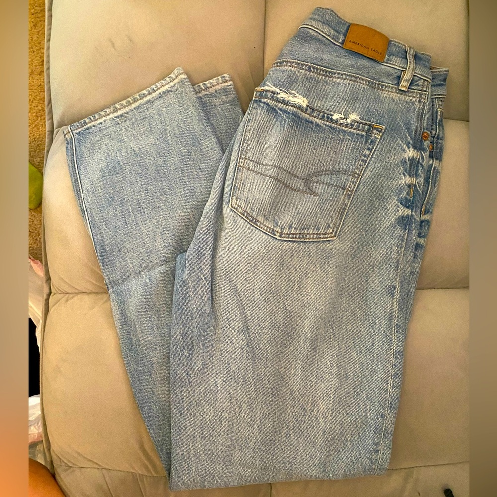 American Eagle light wash boyfriend jeans